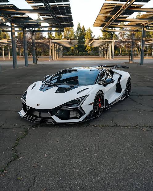 Lamborghini Revuelto